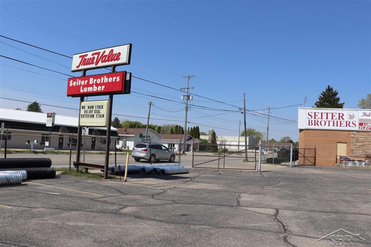 420 W 5th St, Clare, MI 48617